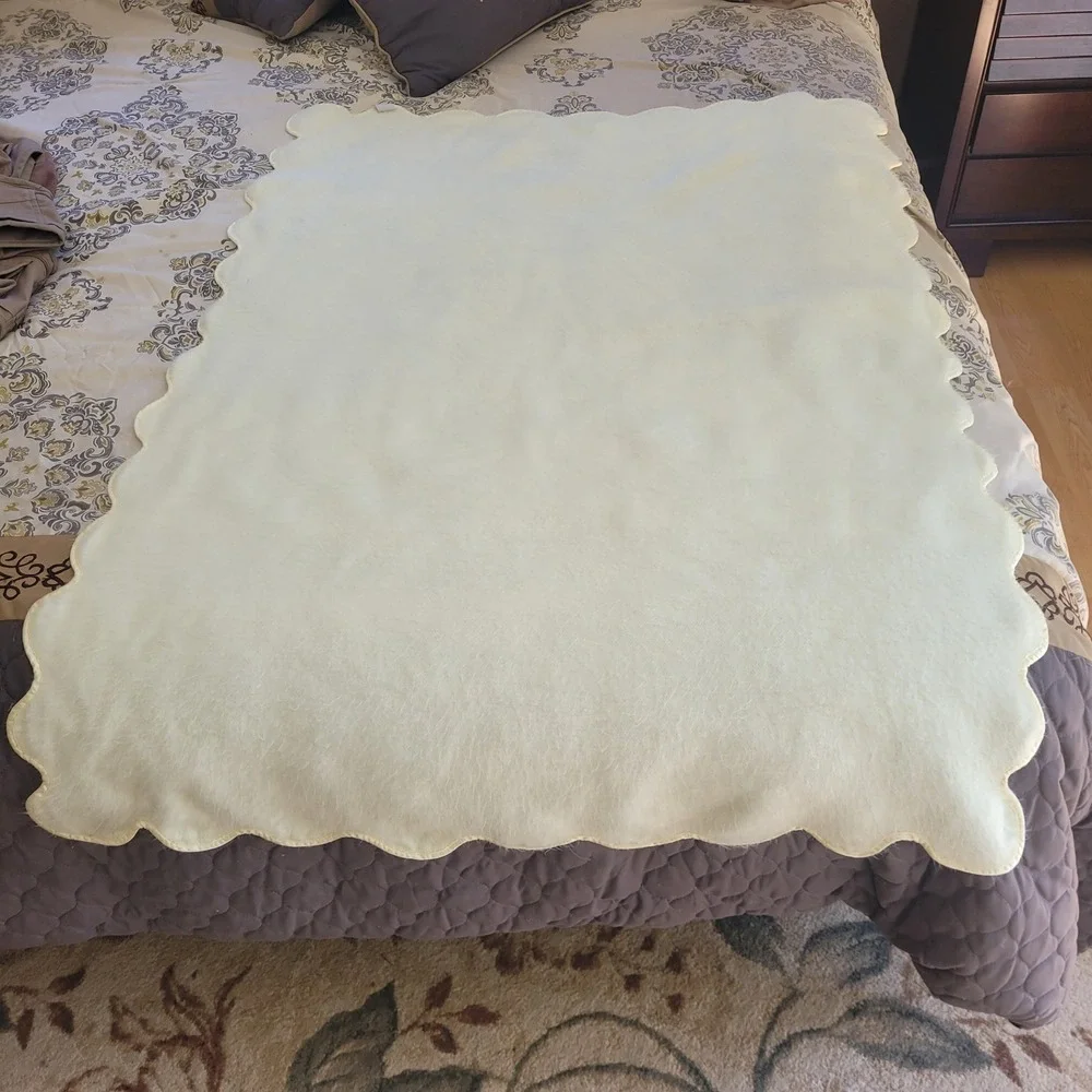 Vintage Quiltex Baby Blanket Yellow Fuzzy Scalloped Satin Trim Soft